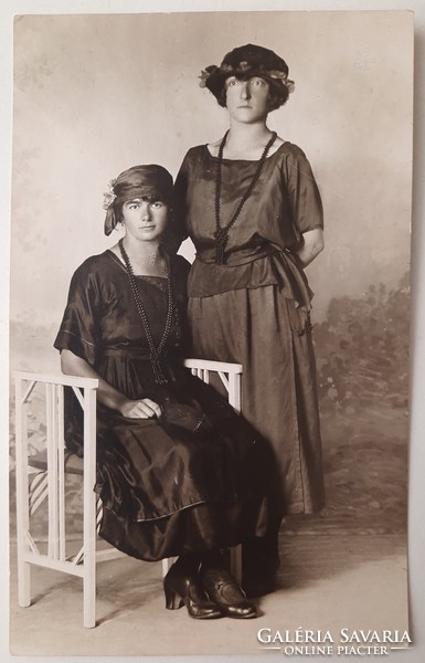 Antik fotó, fotólap, Nővérek, 1910 körül