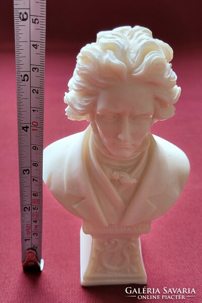 Ludwig van Beethoven büszt mellszobor szobor