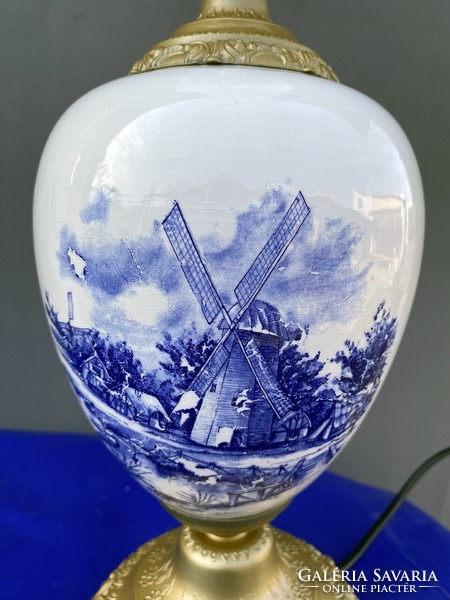 Perfect Delft table lamp.