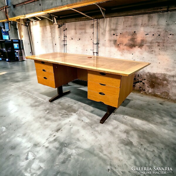 Retro, loft, industrial design íróasztal, igazgatói asztal