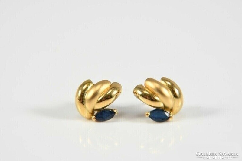 14 carat gold earrings with sapphires