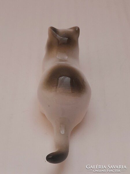 Zsolnay gombolyaggal játszó cica, macska, 11,8 cm