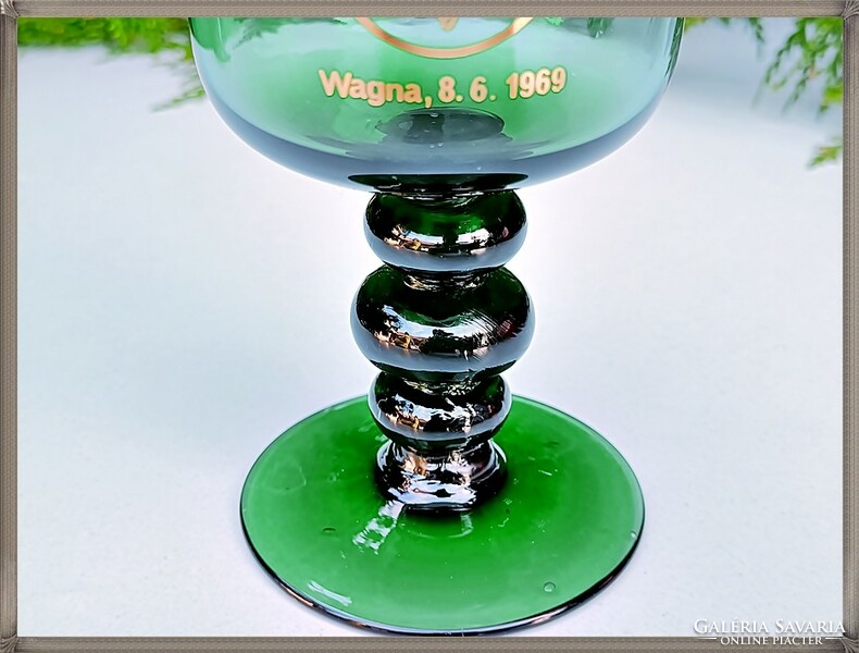 Kézműves szakított talpas zöld üvegpohár pohár ( Wagna, Ausztria, Stájerország )