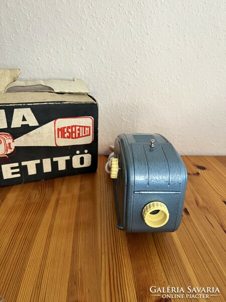 Record factory slide projector in its original box