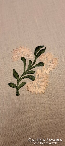 Embroidered floral runner 2 (4515)