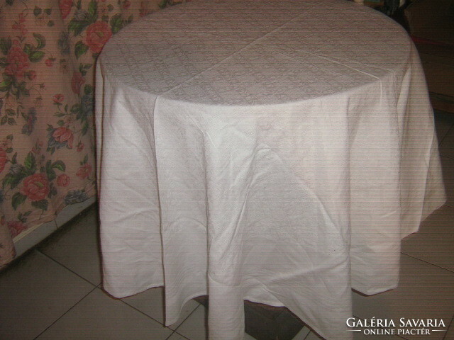 Beautiful tulip round white woven damask tablecloth