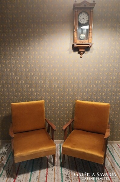 Két "arany" színű retro fotel!