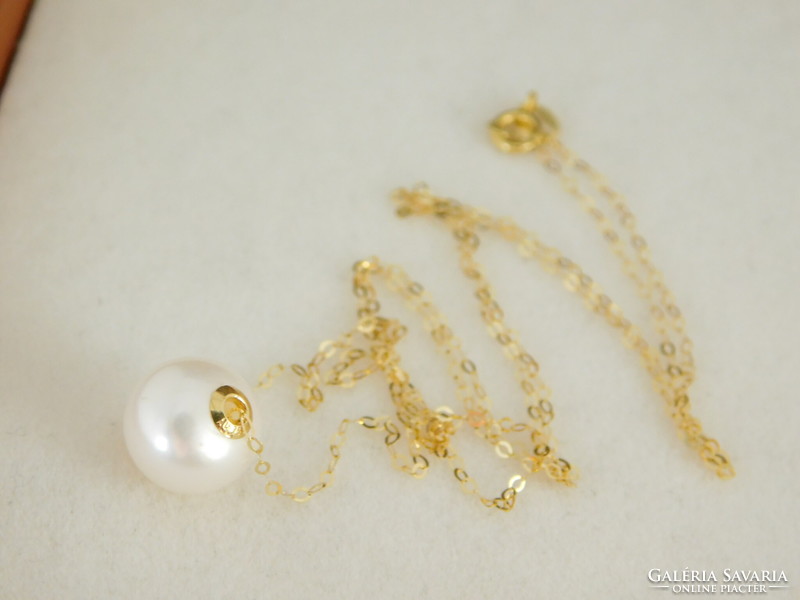 Pearl 18k gold pendant and 18k gold necklace