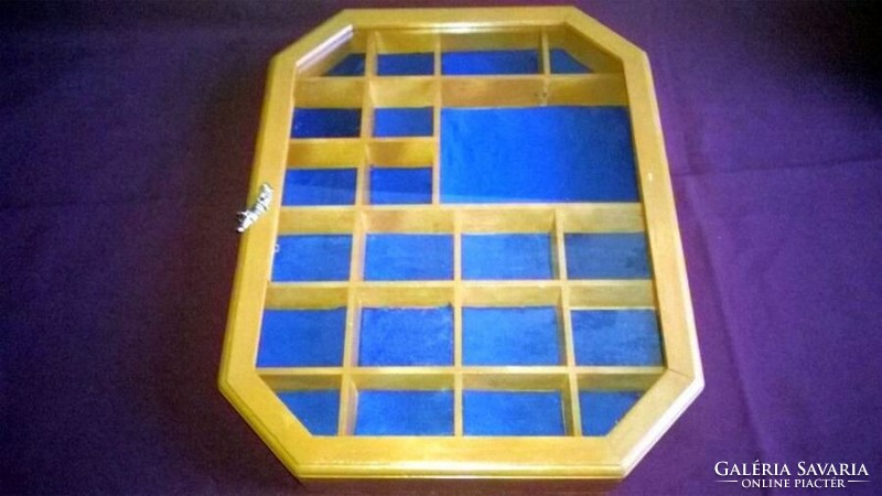 Lockable glass table decoration storage