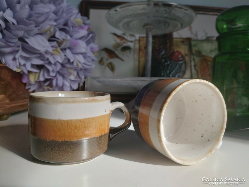 2 darab szép formájú és színű, nagyobb, kerámia csésze