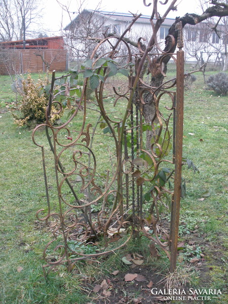 Wrought iron antique garden screen with 2 wings