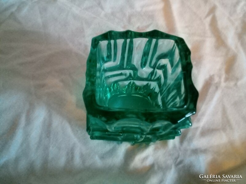 Zöld színű cseh üveg váza