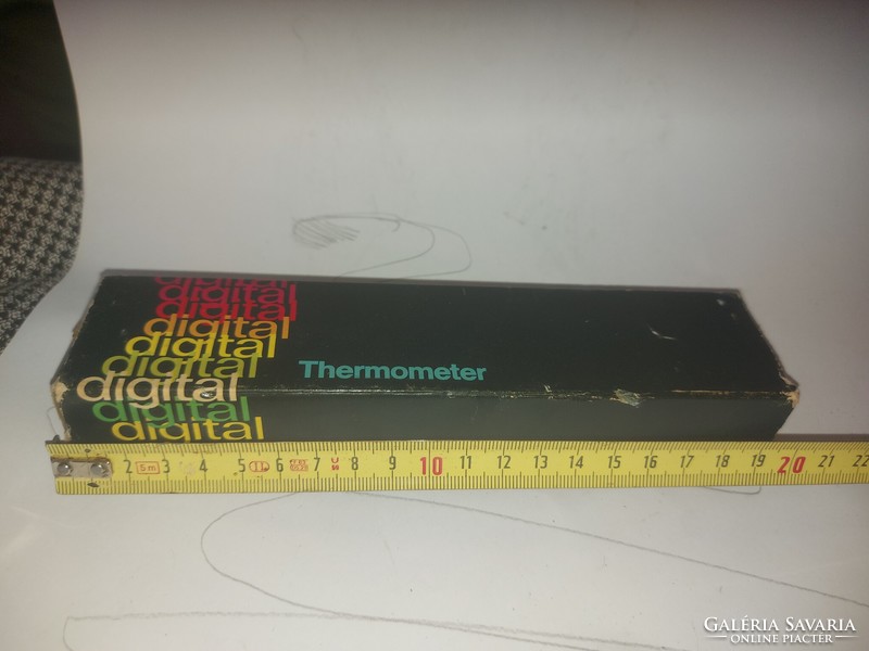 Vintázs " Digital thermometer", szobai hőmérő, hőre világosodó számokkal, alumínium testtel