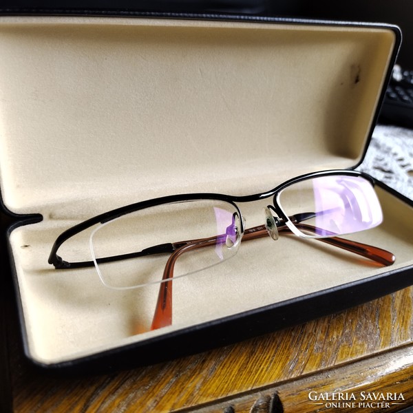 Vanni Italian spectacle frame with floating and flexible stem is new