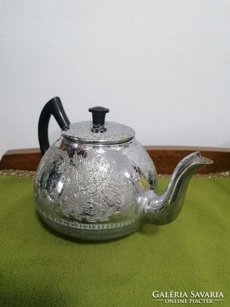 Különleges díszített fém teás kanna