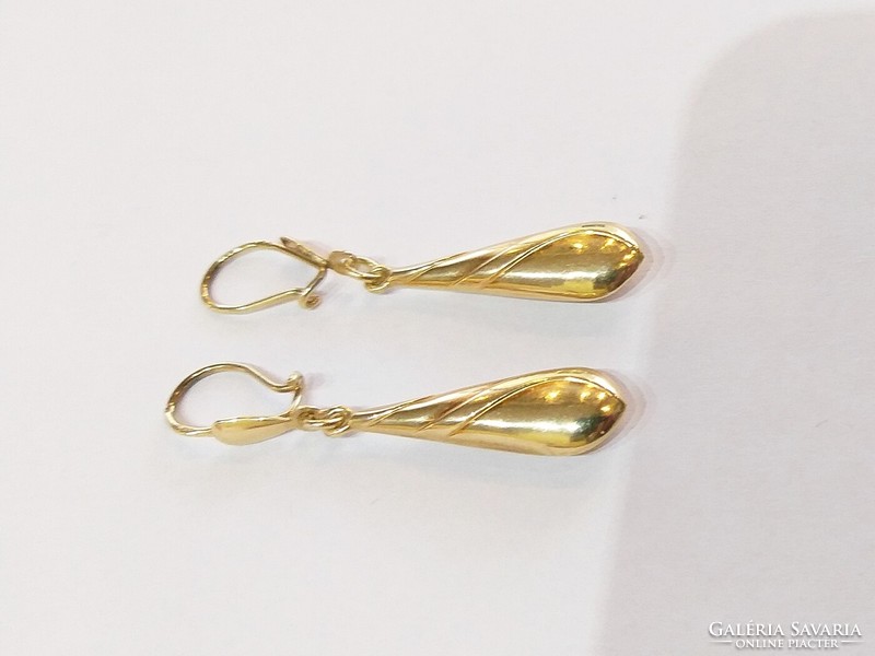 14 Carat gold, 1.91g, a pair of drop-shaped logo earrings (no.: 24/87.)