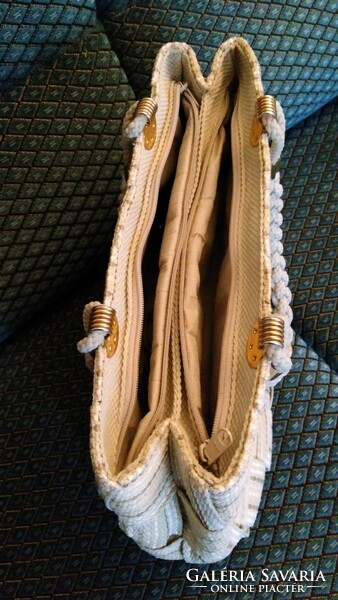 Olasz női tágas bélelt táska kézi- ill. válltáska Olaszországból stílusos termék