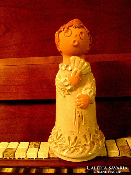 Ask - antalfiné sainte katalin - little girl with a fan ceramic - art&decoration