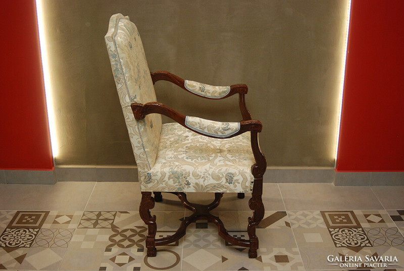 Baroque-style armchair - like a piece of a modern castle...