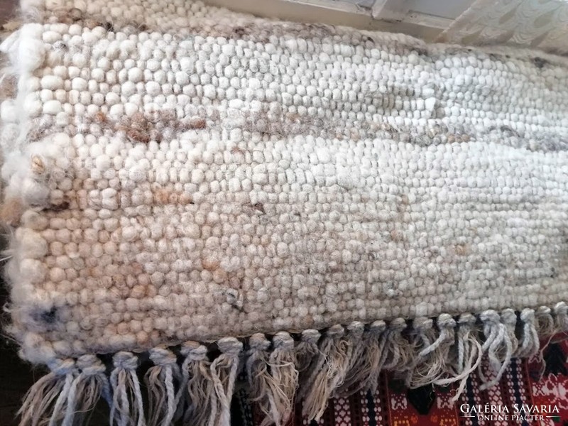 Eredeti békésszentandrási , vastag gyapjú szőnyeg . 70 x 200 cm