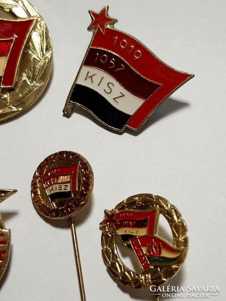 Small badges, badges for our socialist country, excellent youth leader, small sign with a golden crown.
