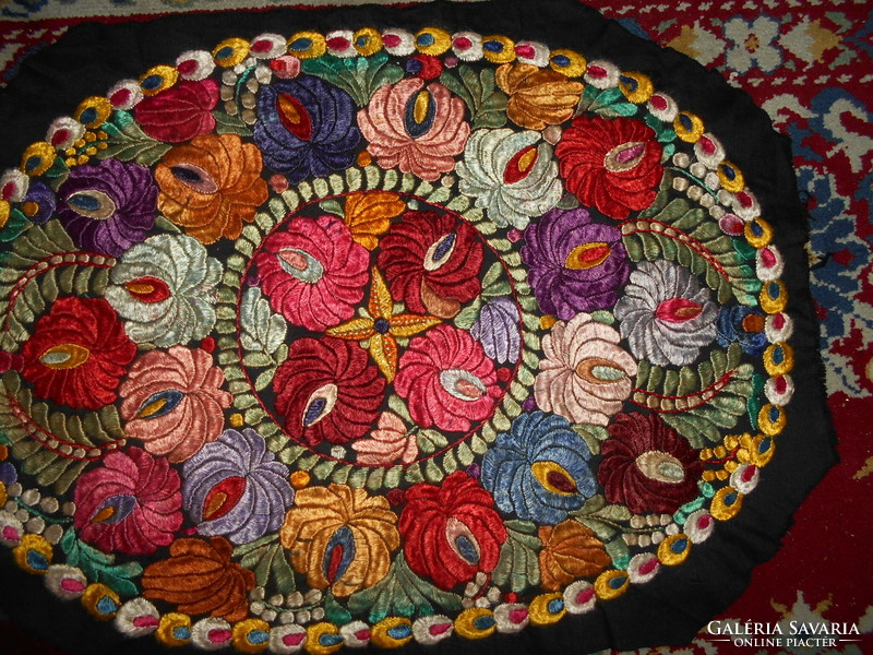 ++Antique matyó silk embroidery decorative pillow front