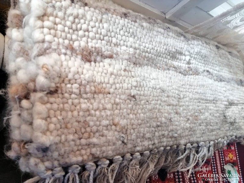 Eredeti békésszentandrási , vastag gyapjú szőnyeg . 70 x 200 cm