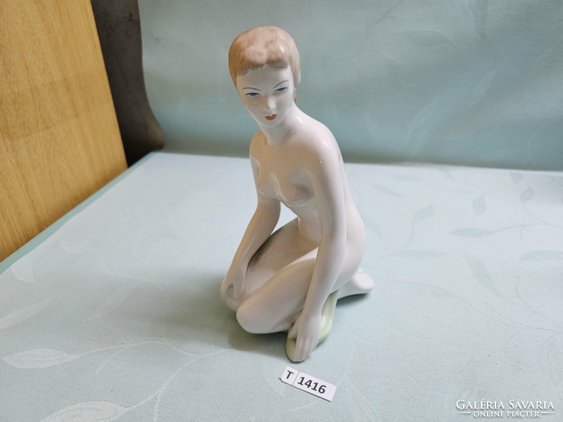 T1416 aquincum kneeling nude 23 cm