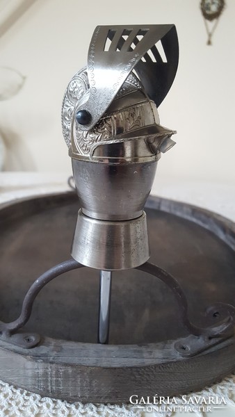 Bottle stopper in the shape of a knight's armored helmet, drink spout