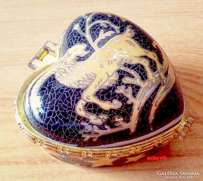 Star-shaped porcelain box. (Lion, buck, scales, fish)
