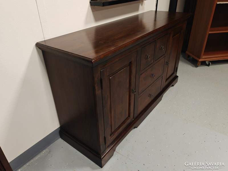 Solid wood Tuscan chest of drawers in very nice condition.
