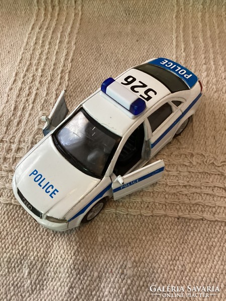 WELLY Audi A4 rendőr autó nyitható első ajtókkal makett játék