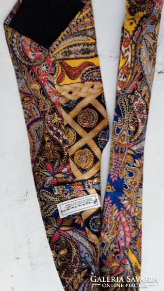 Pure silk tie in nice condition, wonderful pattern
