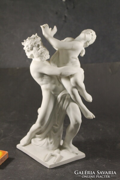 Porcelain statue 967