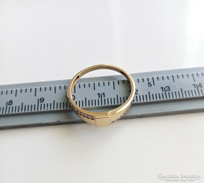 14K-os apró köves, pecsét jellegű női arany gyűrű