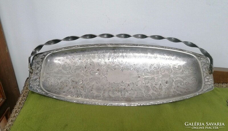 Metal large table centerpiece not silver!!