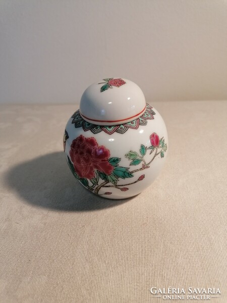 Kézzel festett kínai porcelán, pünkösdi rózsás, fácános fedeles kis váza, edényke. Piros jelzéssel.