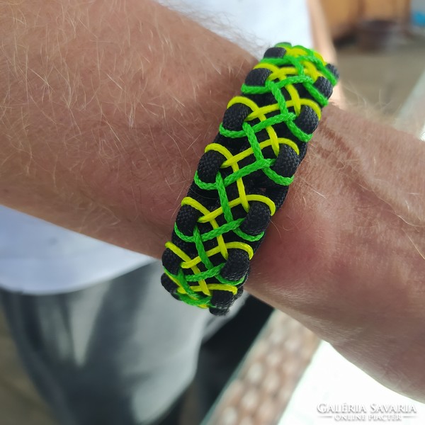 Paracord bracelet with stitched pattern for men