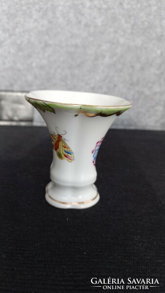 Régi Herendi Viktória mintás kis váza, kézi festésű, aranyozott
