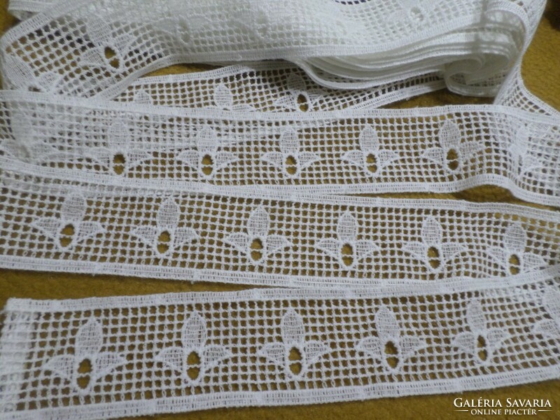 White cotton lace. 5M x 6cm.