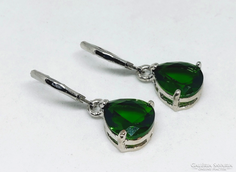 White gold-filled (wgf) earrings with faceted emerald green cz crystals 154