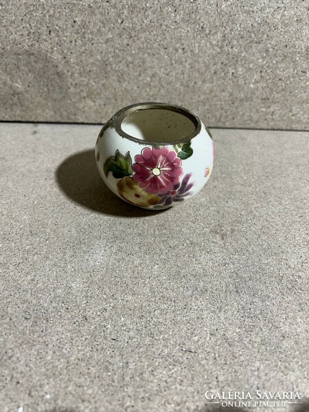 Antik zsolnay kis porcelán váza, 8 x 6 cm-es nagyságú. 3611
