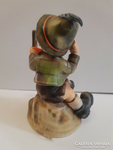 Hummel Goebel 315 "Mountaineer" a kis hegymászó porcelán fajansz figura