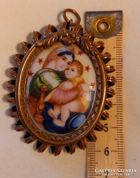 Beautiful large, porcelain mary of protection, pendant pendant, in a porcelain holder!