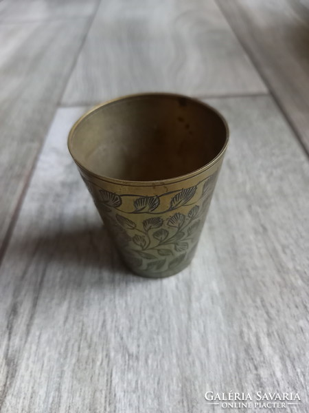 Szép régi vésett réz pohár (5,8x5 cm)