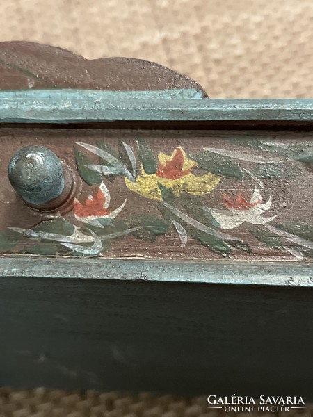 Flower-patterned, painted wooden toy cradle. Nice, stable, in good condition. 30X17 cm