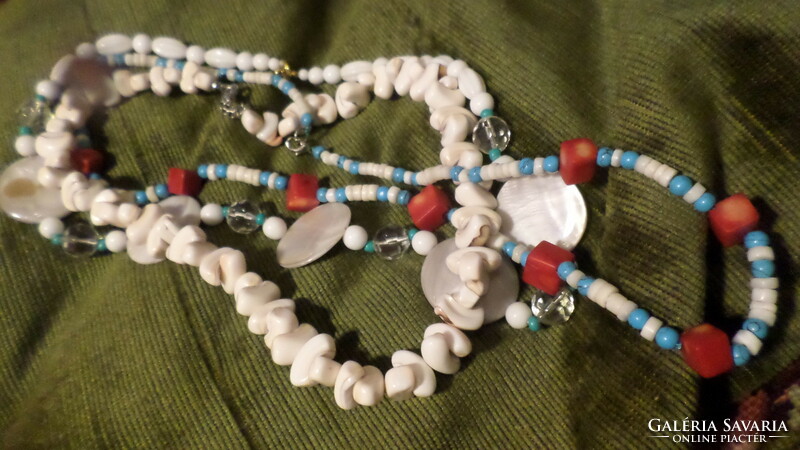 Action ! 3 summer necklaces made of glass-shell-coral beads, together (45-52-58 cm)
