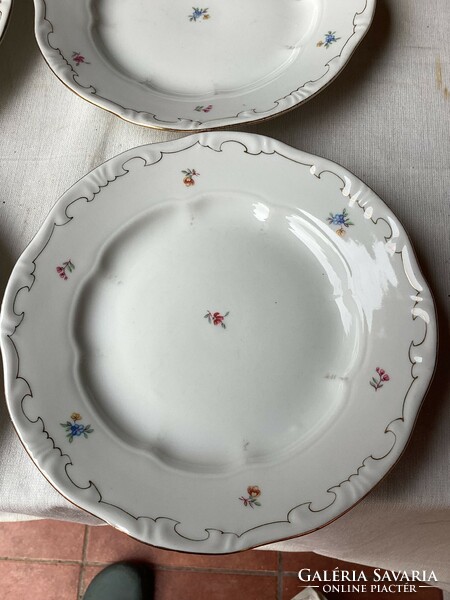 Zsolnay porcelain small flower plate set.