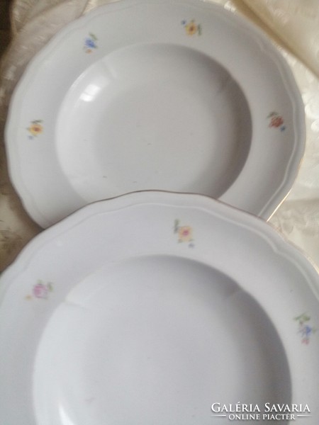 Zsolnay plate. Scattered flowers which 24 cm