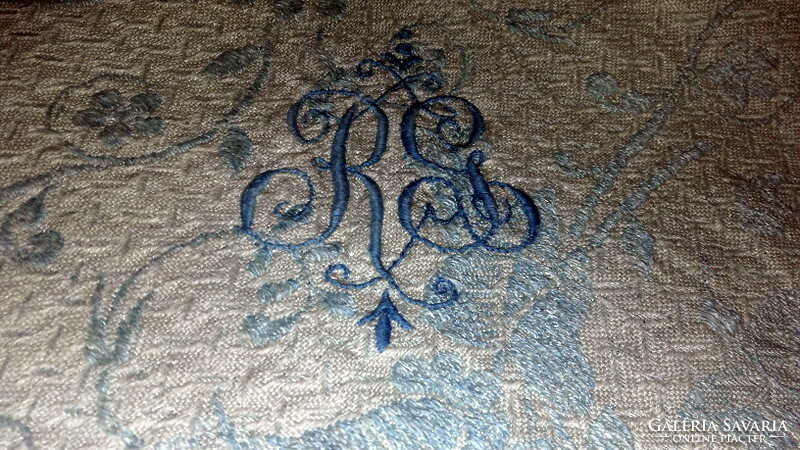 Art Nouveau fringed jacquard tablecloth - embroidered initial monogram 160 x 150 - art&decoration